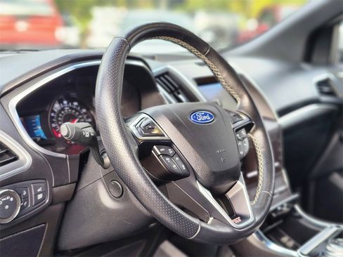 Certified 2020 Ford Edge ST w/ Cold Weather Package image 18