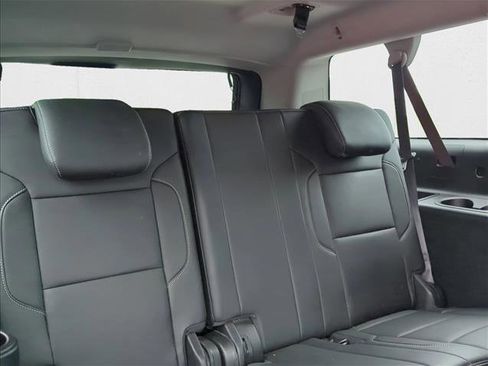 Used 2019 Chevrolet Suburban Premier image 24