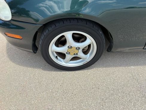 Used 1999 MAZDA MX-5 Miata RWD image 17