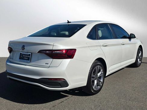 Used 2023 Volkswagen Jetta SE w/ Panoramic Sunroof Package image 3