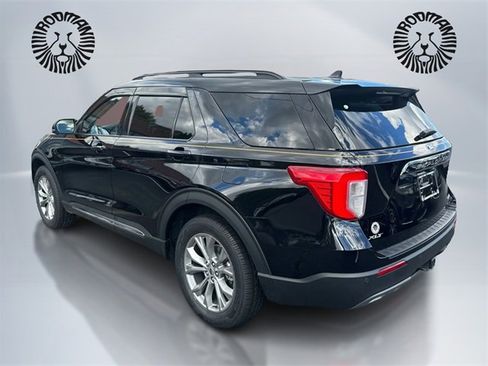 Used 2023 Ford Explorer XLT w/ Equipment Group 202A image 7