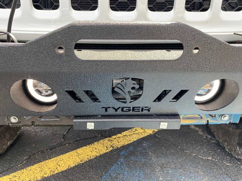 Used 2022 Jeep Gladiator Sport w/ Trailer Tow Package AWD/4WD image 32