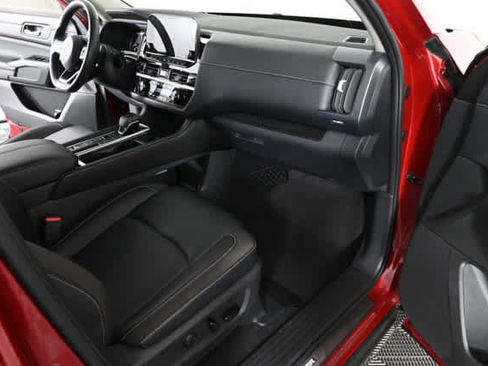 Used 2023 Nissan Pathfinder SL w/ Lighting Package (N92) image 12