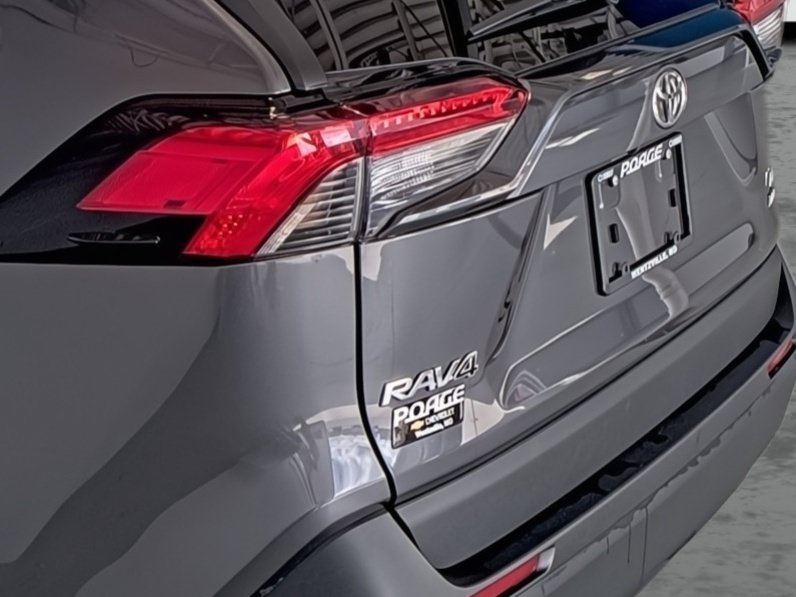 Used 2025 Toyota RAV4 LE AWD/4WD image 10