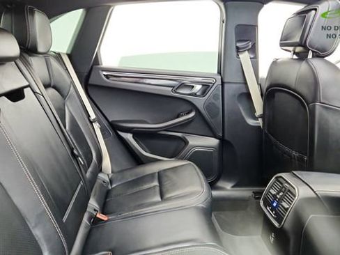 Used 2024 Porsche Macan AWD/4WD image 24