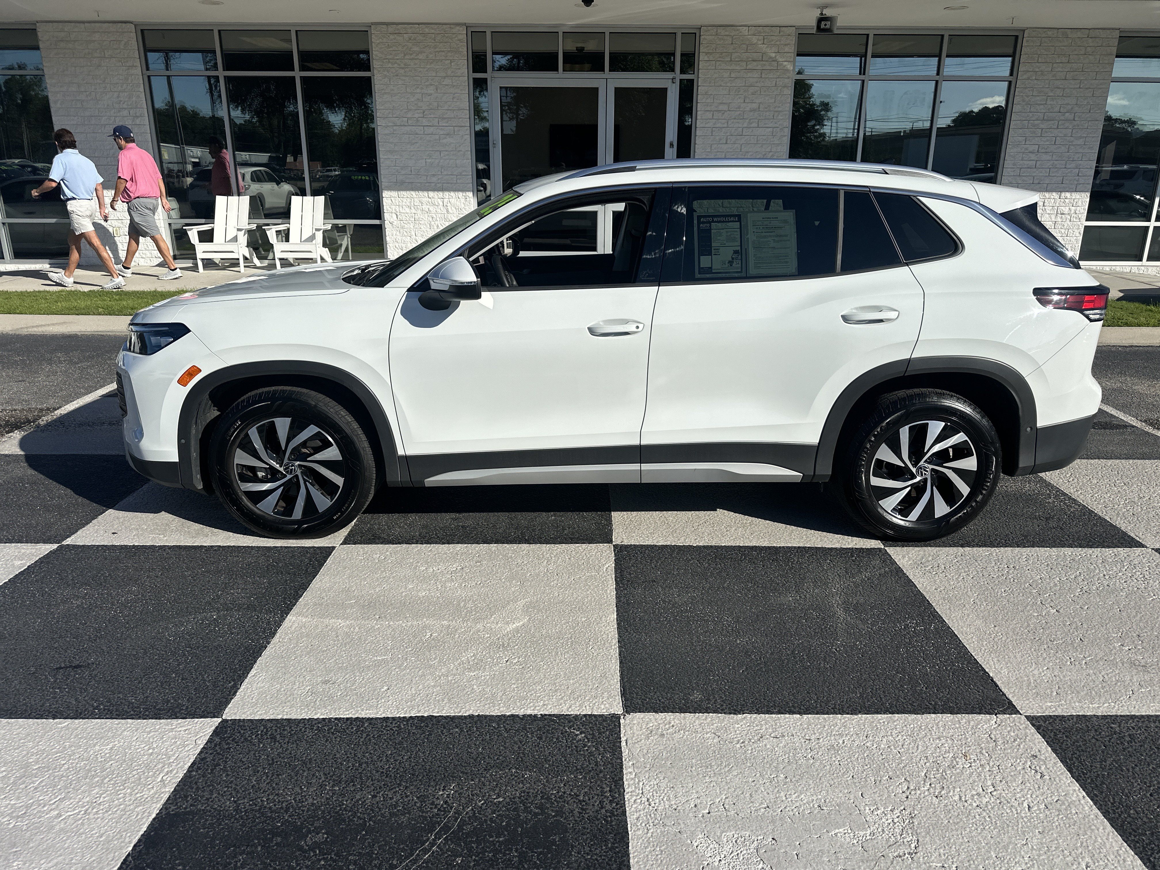 Used 2025 Volkswagen Tiguan S FWD image 1