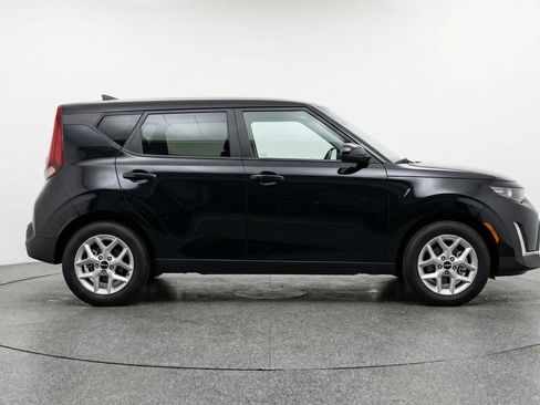 Used 2025 Kia Soul LX w/ LX Technology Package FWD image 11