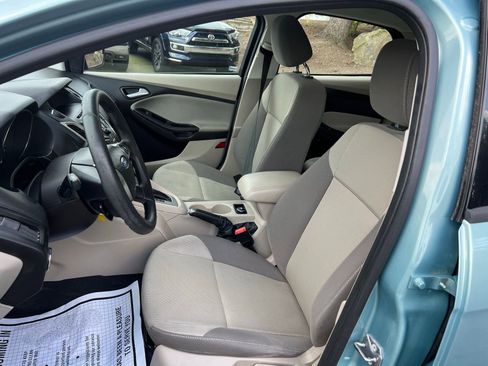 Used 2012 Ford Focus SE FWD image 9