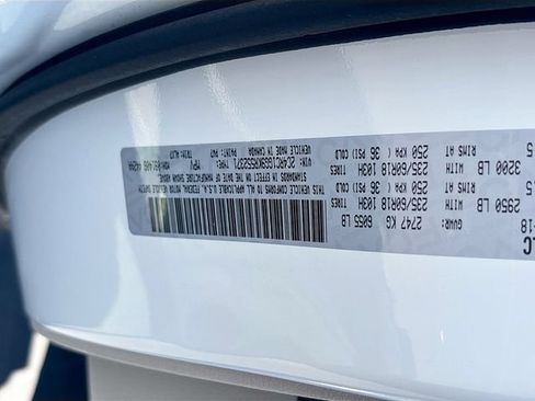 Used 2019 Chrysler Pacifica Limited FWD image 6