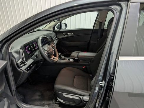 Used 2025 Kia Sportage LX image 13