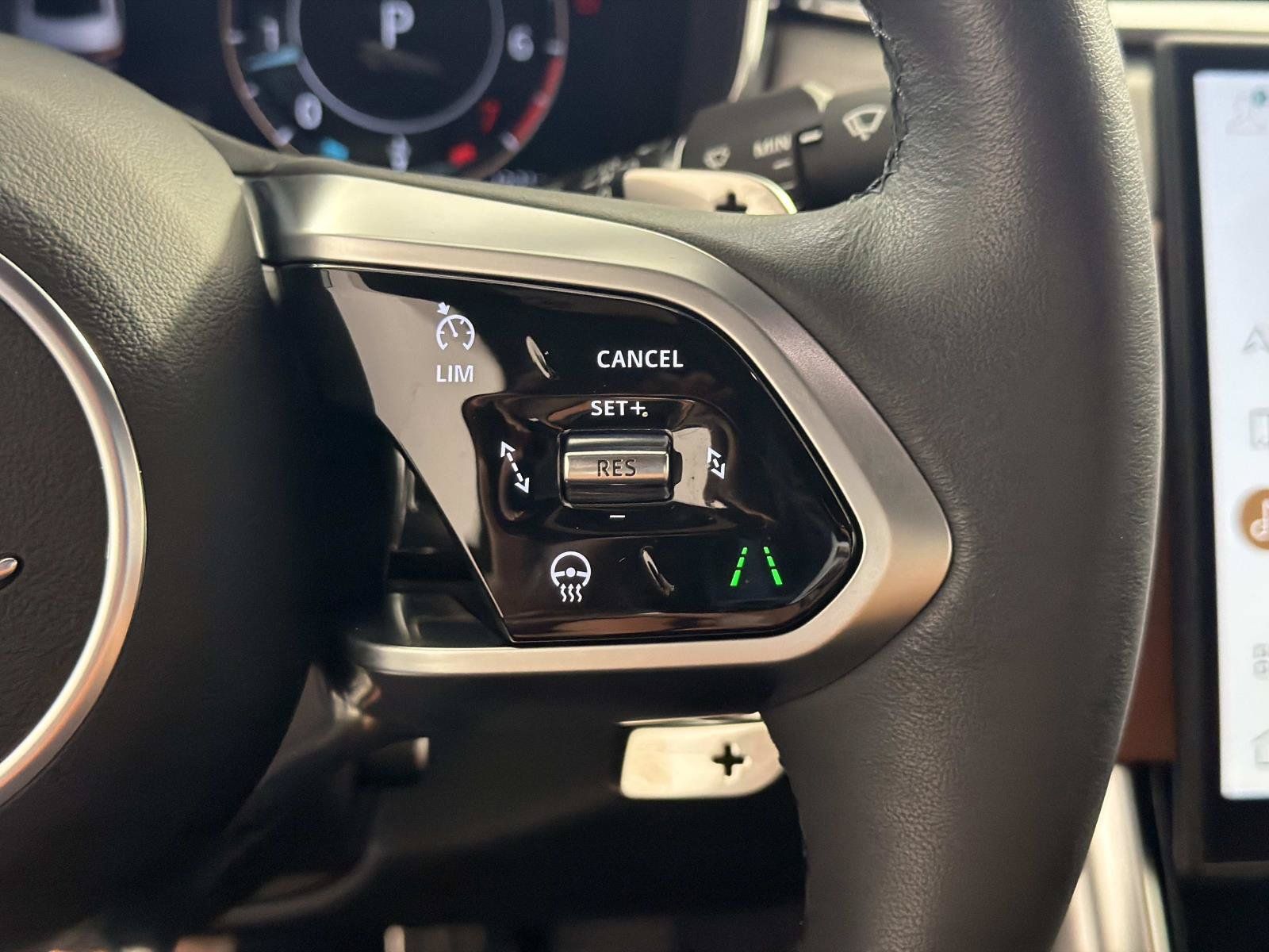 Certified 2024 Jaguar XF R-Dynamic SE AWD/4WD image 27