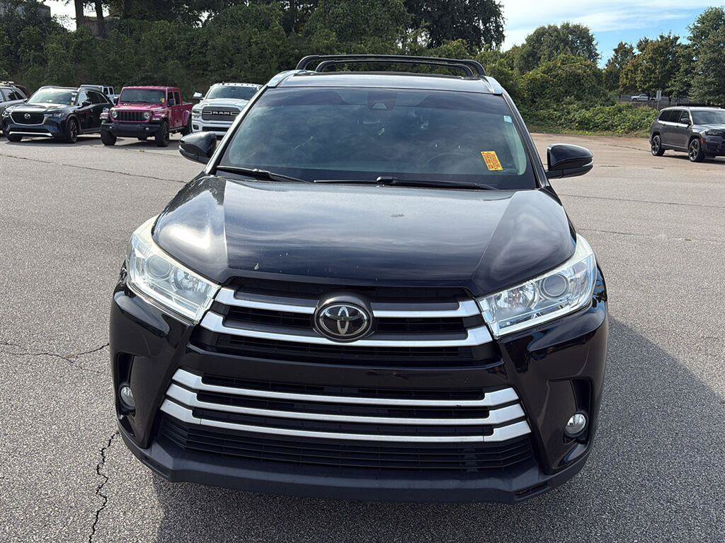 Used 2017 Toyota Highlander XLE FWD image 2