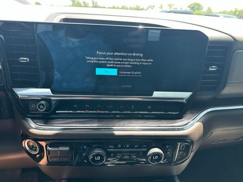 Used 2022 Chevrolet Silverado 1500 LTZ w/ Technology Package AWD/4WD image 44