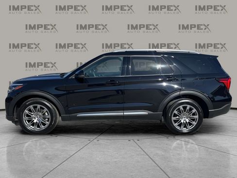 Used 2025 Ford Explorer Platinum image 2