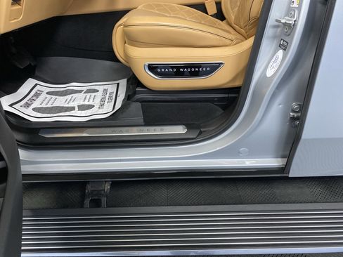 Used 2022 Jeep Grand Wagoneer Series III w/ Rear Seat Video Group 1 image 13