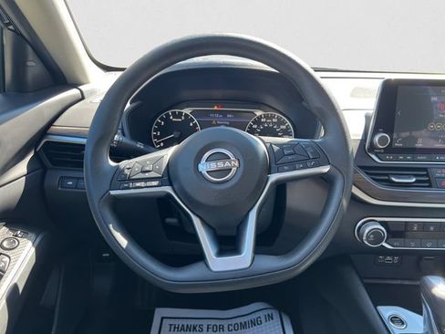 Used 2024 Nissan Altima 2.5 SV FWD image 12