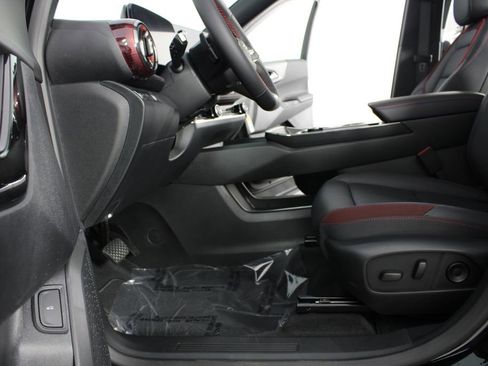 New 2026 Chevrolet Equinox RS w/ Convenience Package III FWD image 17