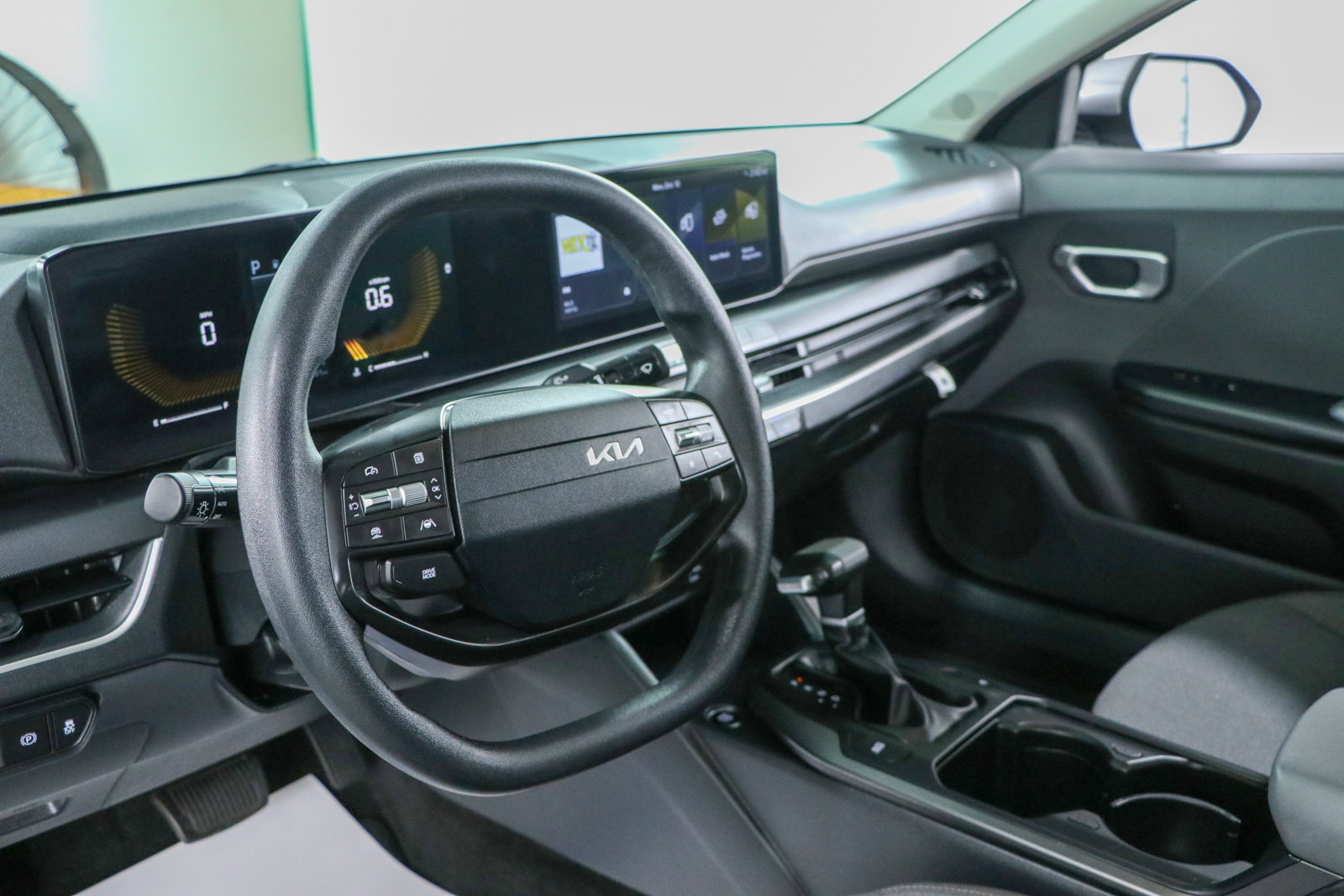 Used 2025 Kia K4 FWD image 22