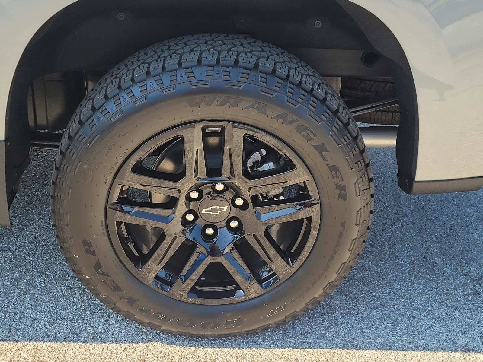 New 2026 Chevrolet Silverado 1500 RST w/ Dark Appearance Package AWD/4WD image 4