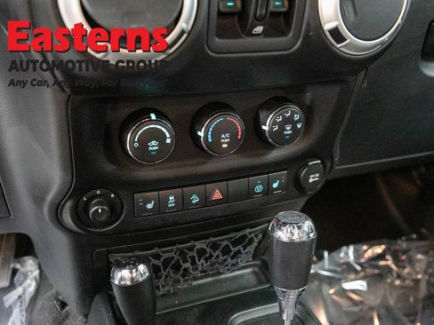 Used 2017 Jeep Wrangler Unlimited Sahara w/ Dual Top Group AWD/4WD image 20