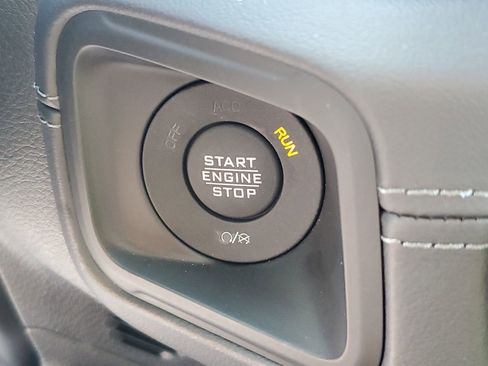 Used 2025 Jeep Gladiator Mojave AWD/4WD image 27