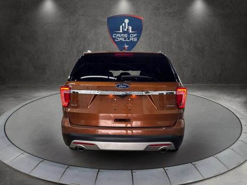 Used 2017 Ford Explorer XLT image 4