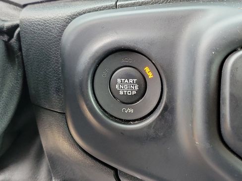 Used 2019 Jeep Wrangler Unlimited Sport S image 28