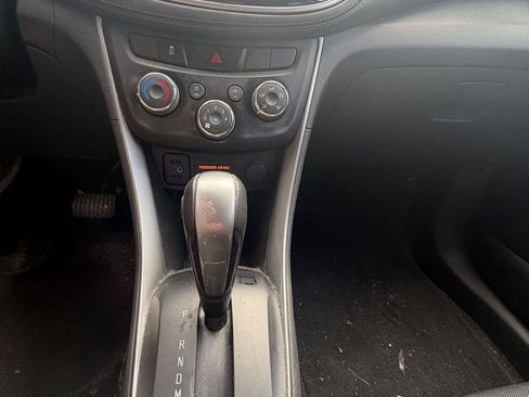 Used 2019 Chevrolet Trax LT w/ LT Convenience Package AWD/4WD image 20