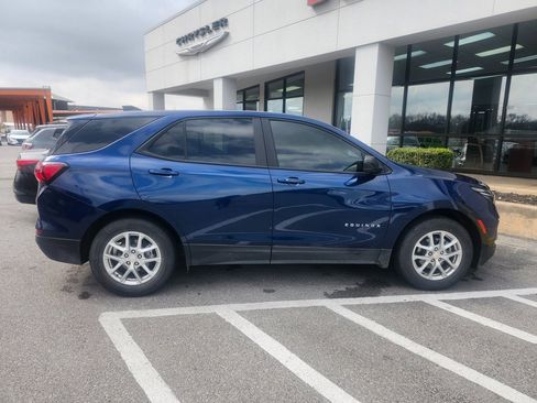 Used 2023 Chevrolet Equinox LS w/ LS Convenience Package image 6