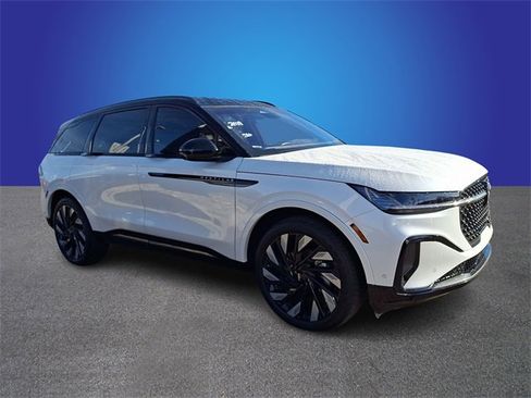 Used 2024 Lincoln Nautilus Reserve w/ Jet Appearance Package (87T) image 3