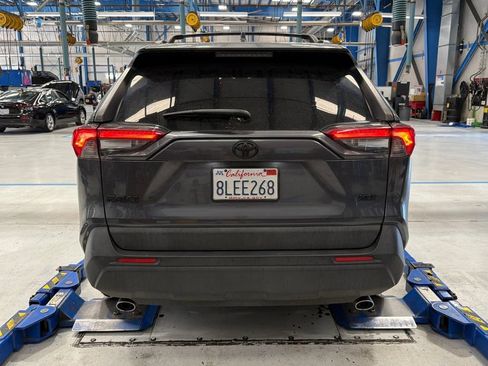 Used 2019 Toyota RAV4 XLE w/ Carpet Mat Package FWD image 6