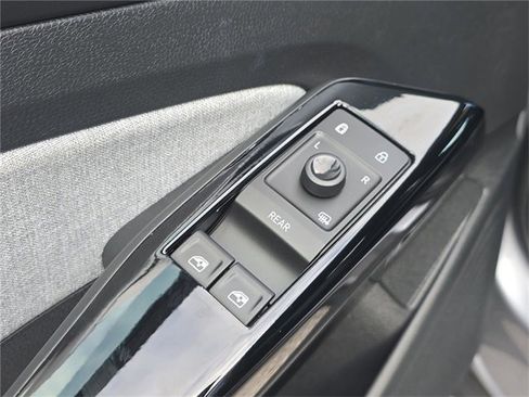 Certified 2023 Volkswagen ID.4 Pro image 15