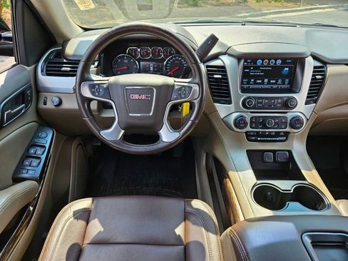 Used 2017 GMC Yukon XL SLE w/ SLE Value Package RWD image 12