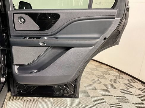 Used 2025 Lincoln Aviator Reserve image 25