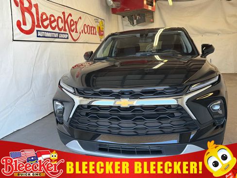 Used 2025 Chevrolet Blazer LT FWD image 1