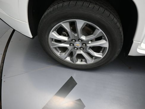 Used 2018 Chevrolet Traverse Premier FWD image 21