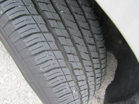 Used 2024 Chrysler Pacifica Touring-L FWD image 31
