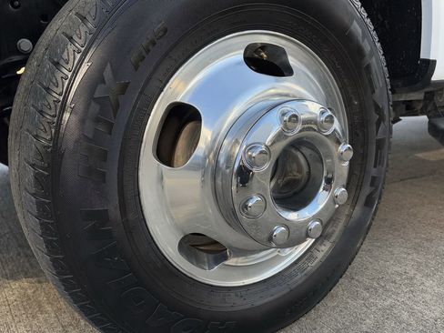 Used 2024 Ford F350 Lariat w/ FX4 Off-Road Package image 11