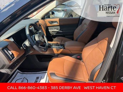 Certified 2025 Nissan Pathfinder Platinum w/ Cargo Package AWD/4WD image 11