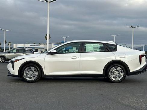 New 2025 Kia K4 LX image 7