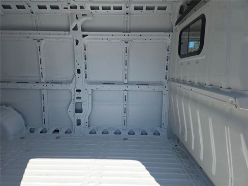 Used 2025 RAM ProMaster 2500 w/ Convenience Group image 11