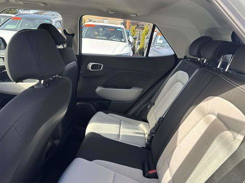 Certified 2024 Hyundai Venue SEL image 12