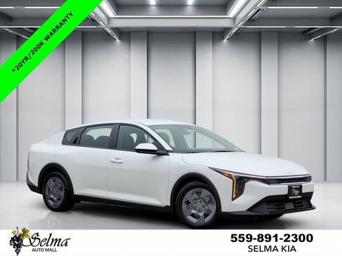 New 2025 Kia K4 LX image 1