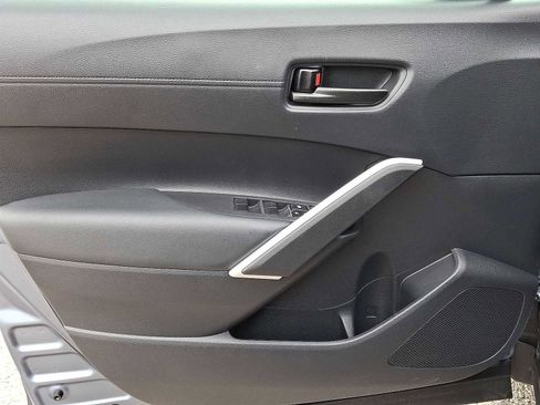 Used 2025 Toyota Corolla Cross LE image 27