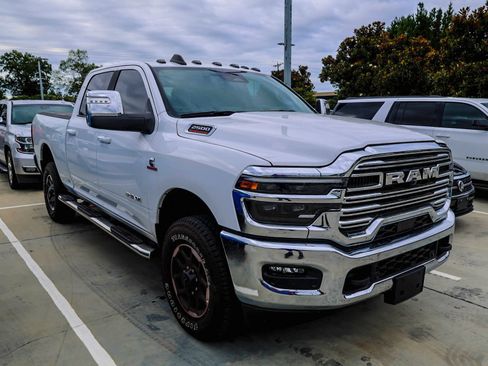 Used 2025 RAM 2500 Laramie AWD/4WD image 1