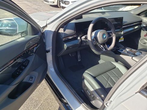 New 2026 BMW i5 eDrive40 w/ M Sport Package AWD/4WD image 6