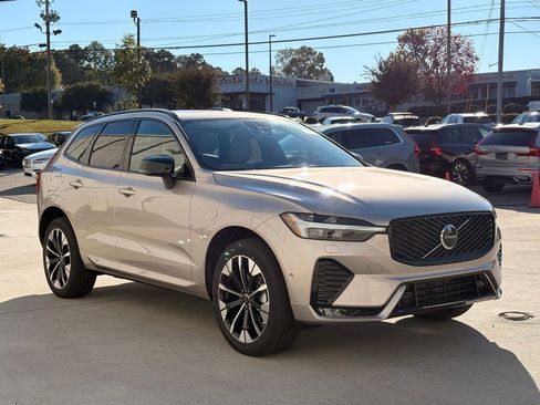 Used 2026 Volvo XC60 B5 Plus w/ Protection Package Premier image 7