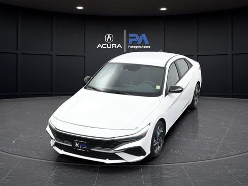 Used 2025 Hyundai Elantra SEL FWD image 38