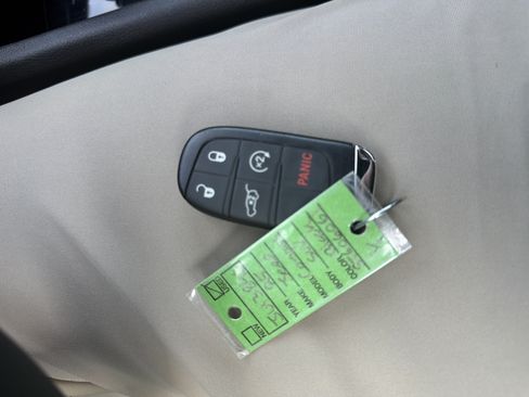 Used 2025 Jeep Compass Latitude w/ Convenience Group AWD/4WD image 29