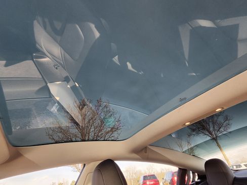 Used 2020 Tesla Model 3 Performance image 2